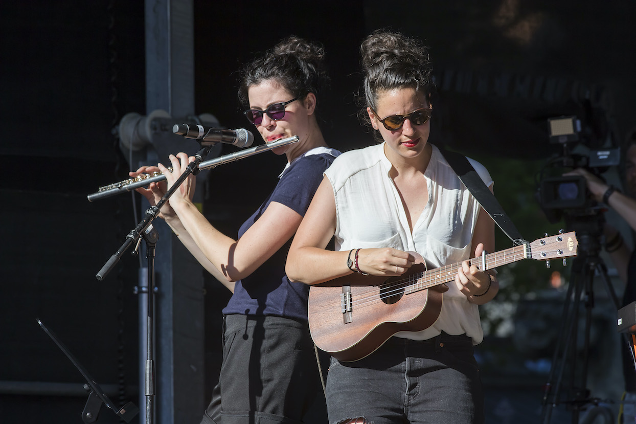 Le groupe « Comme John » à l'ouverture du festival citoyen