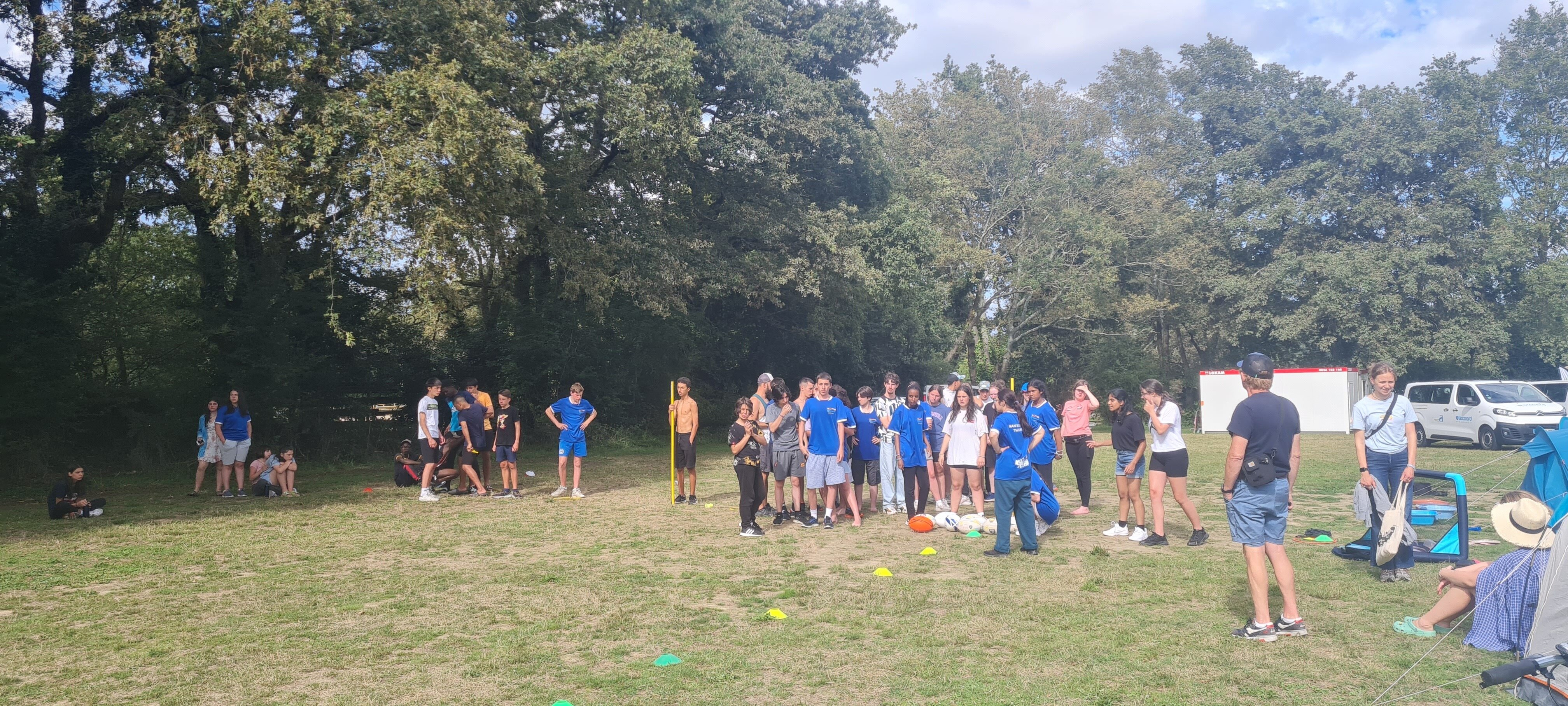 des jeunes des 4 pays en pleine activité sportive