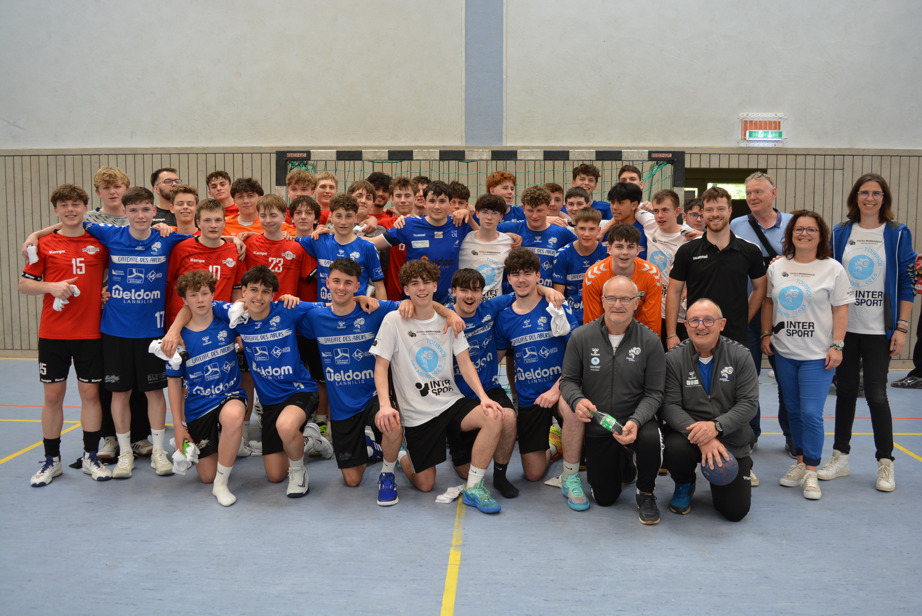 Tournoi dans la grande salle de sport d'Edingen