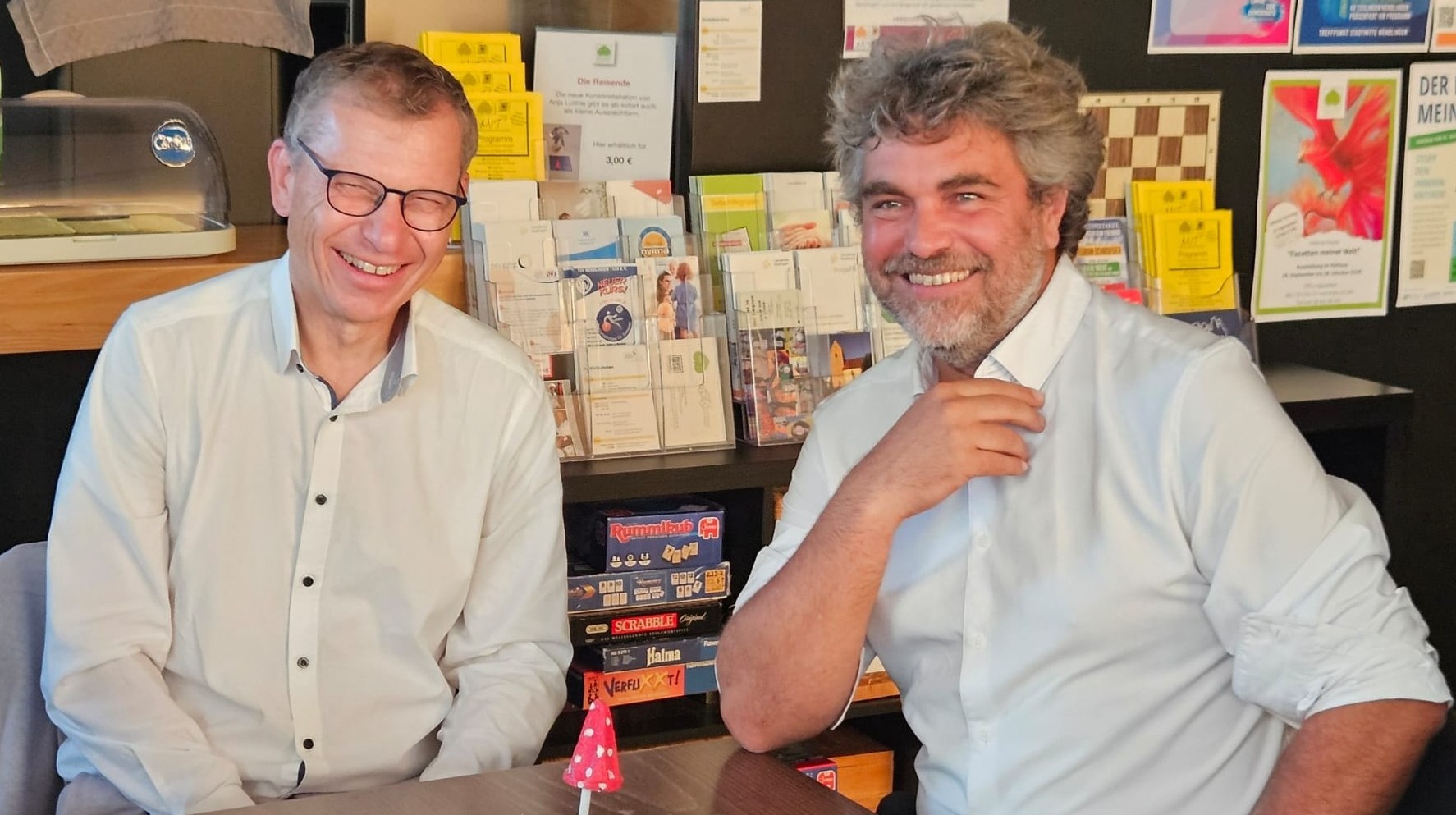 De gauche à droite : Steffen Weigel, Maire de Wendlingen et Loïc Vidal, Maire de Saint-Leu-la-Forêt