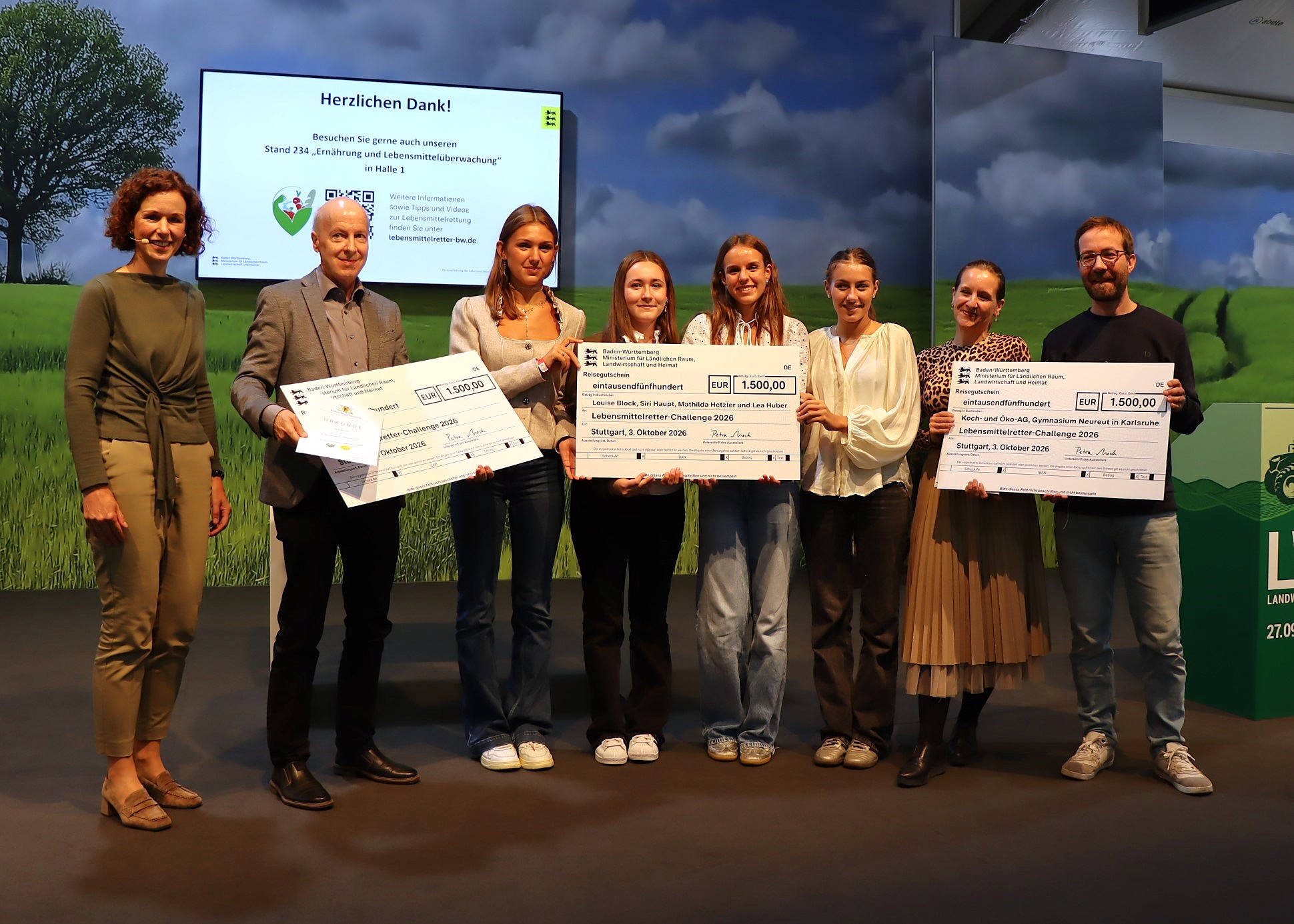 Gruppenbild der Preisverleihung der Lebensmittelretter-Challenge 2026