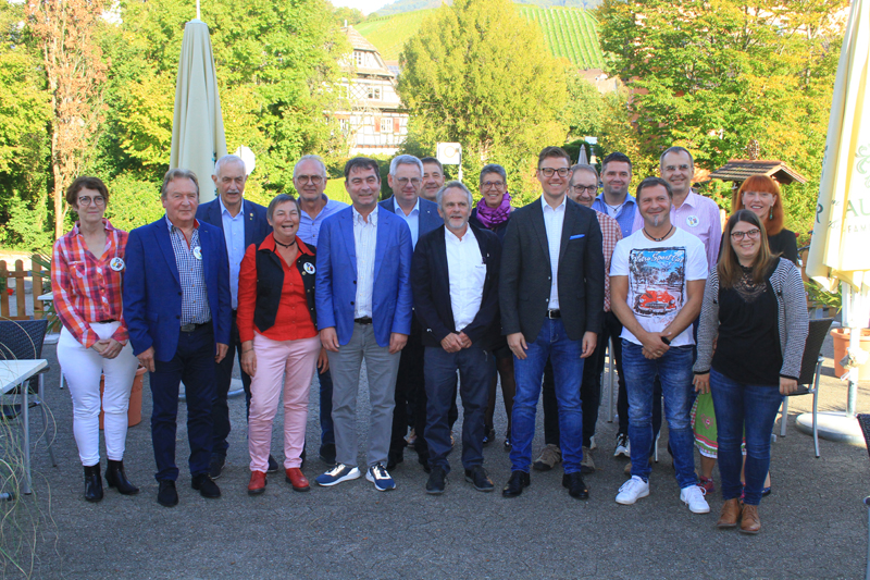 Die Mitglieder des Sasbacher Gemeinderats und die Delegation aus Marmoutier