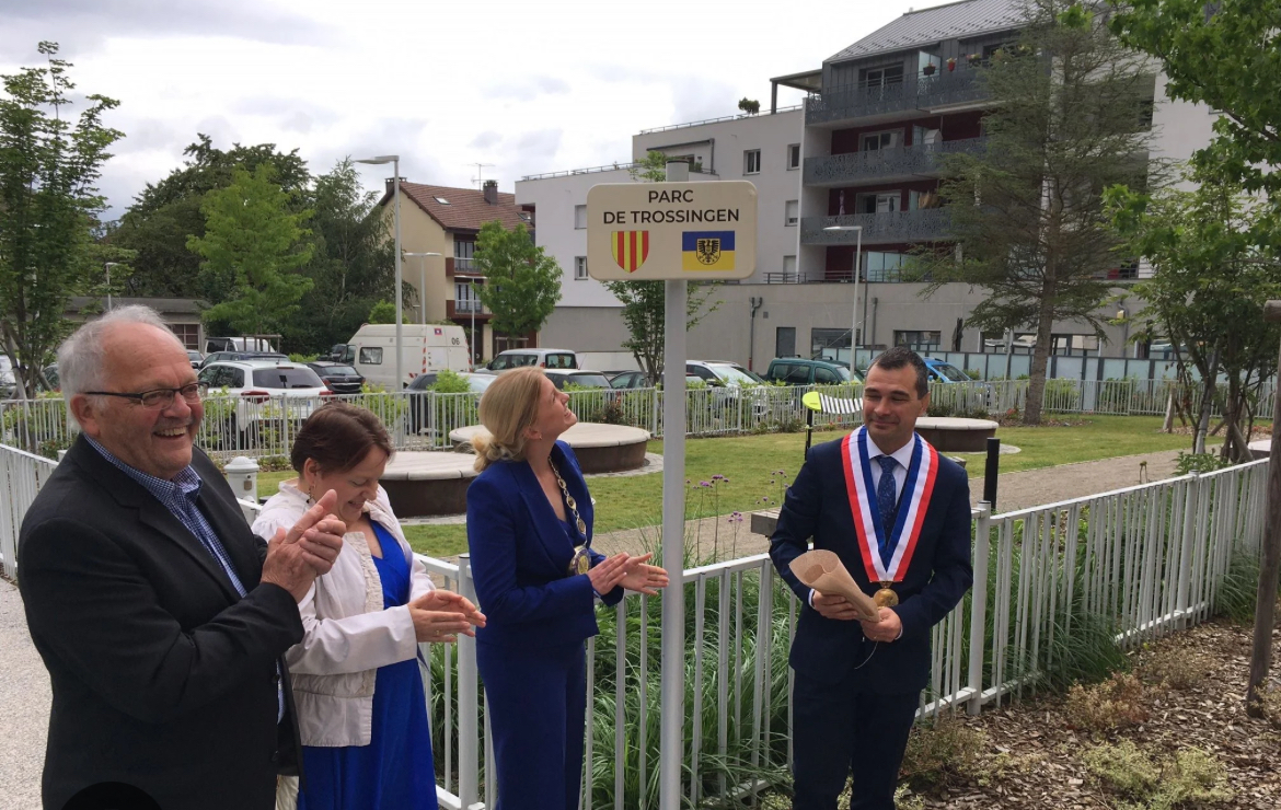 Einweihung des Parc de Trossingen und Übergabe des Gastgeschenkes