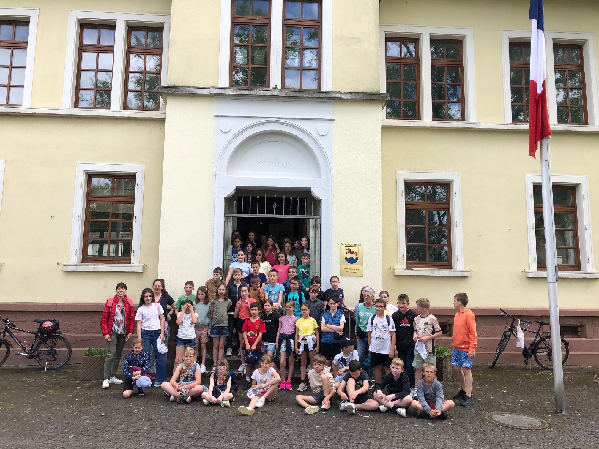 Grundschüler aus Saint-Riquier im Heimatmuseum Friedrichstal