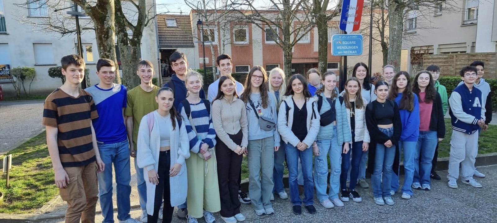 Die Gruppe vor dem "Square Wendlingen am Neckar"