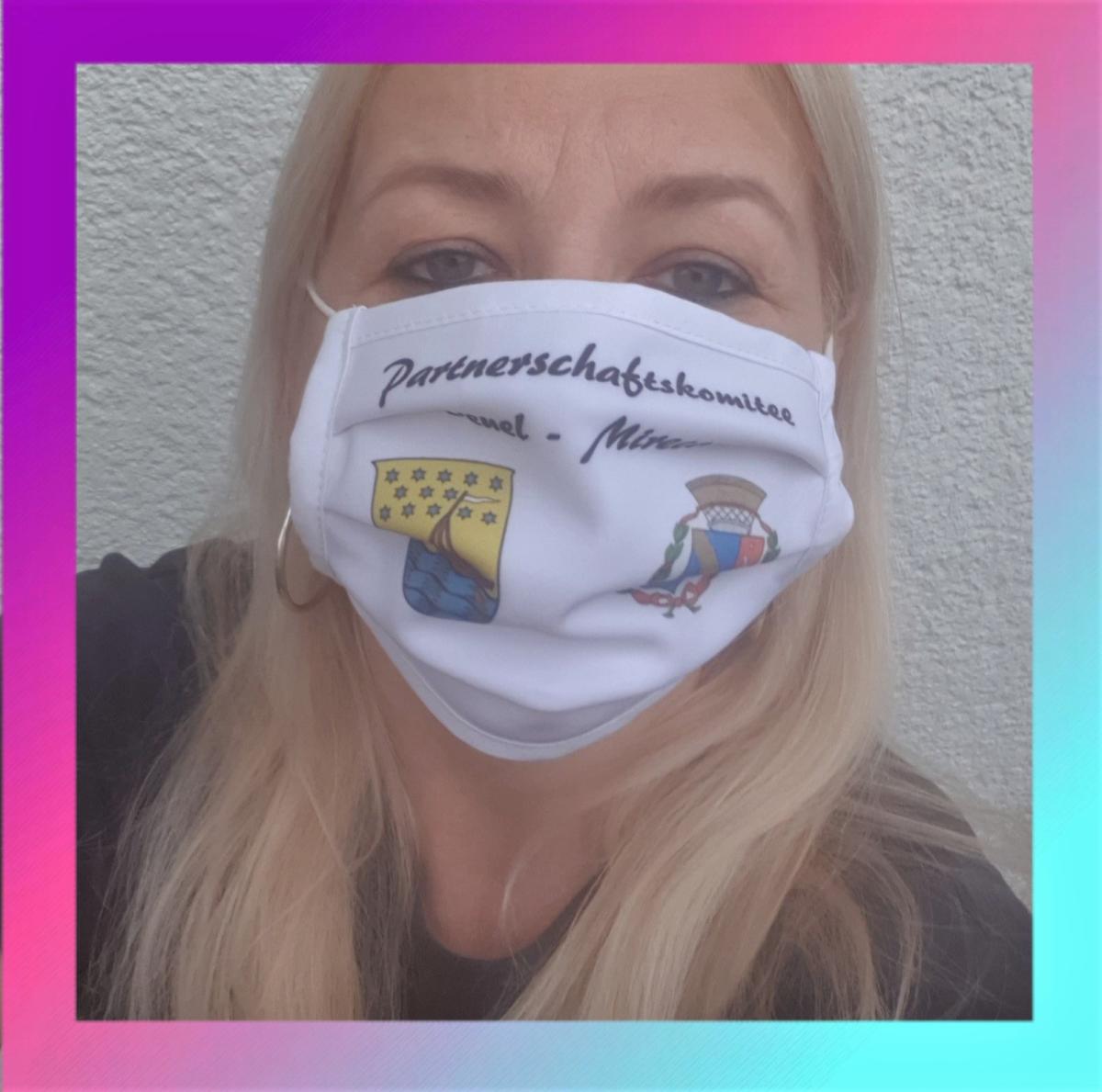 Notre membre Doro Schmitz avec le masque du comité