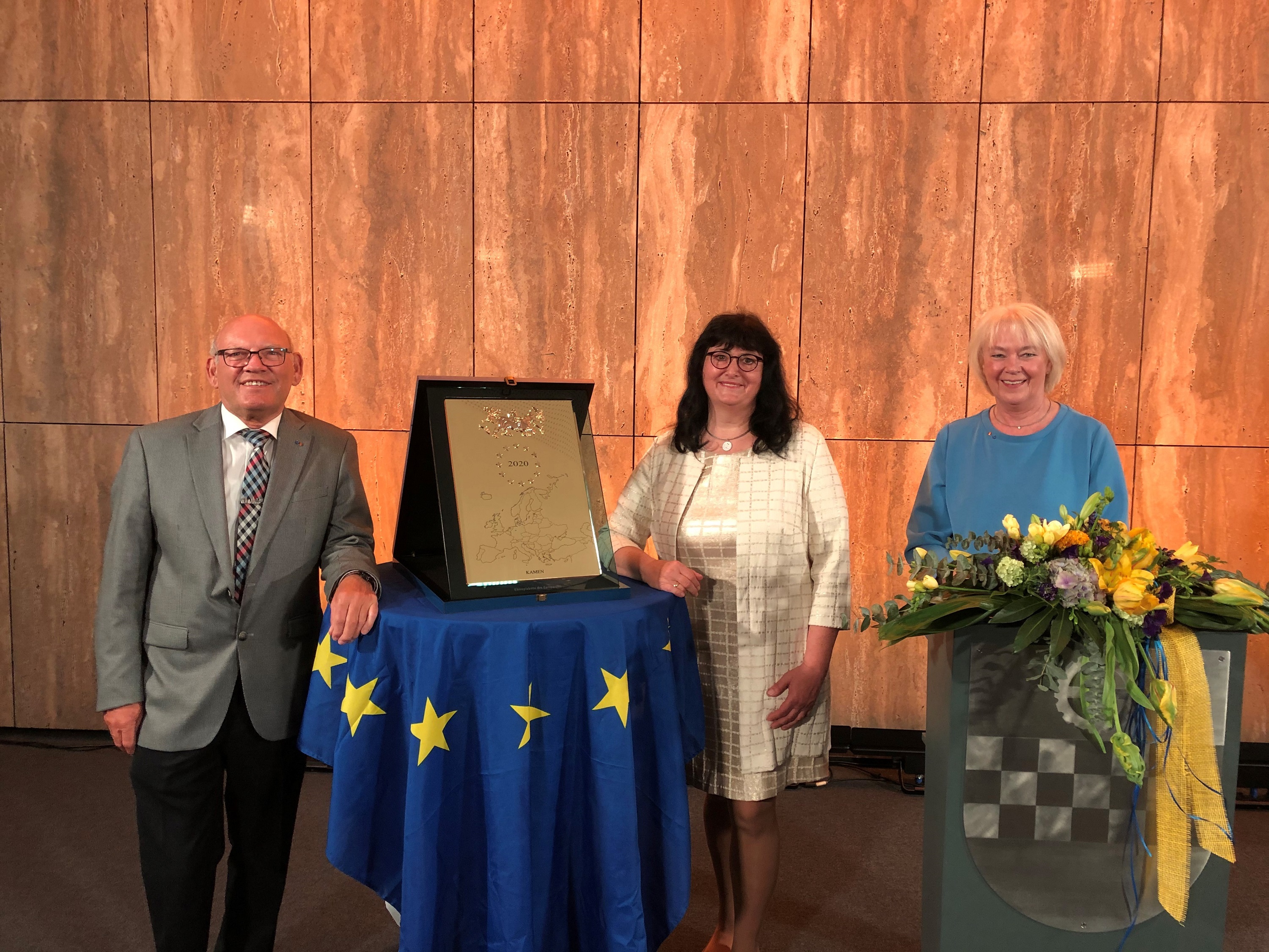 Elke Kappen, Maire de Kamen (au centre), Susanne Middendorf (Présidente du Comité de jumelage) et Manfred Wiedemann (Vice-président du Comité de jumelage)