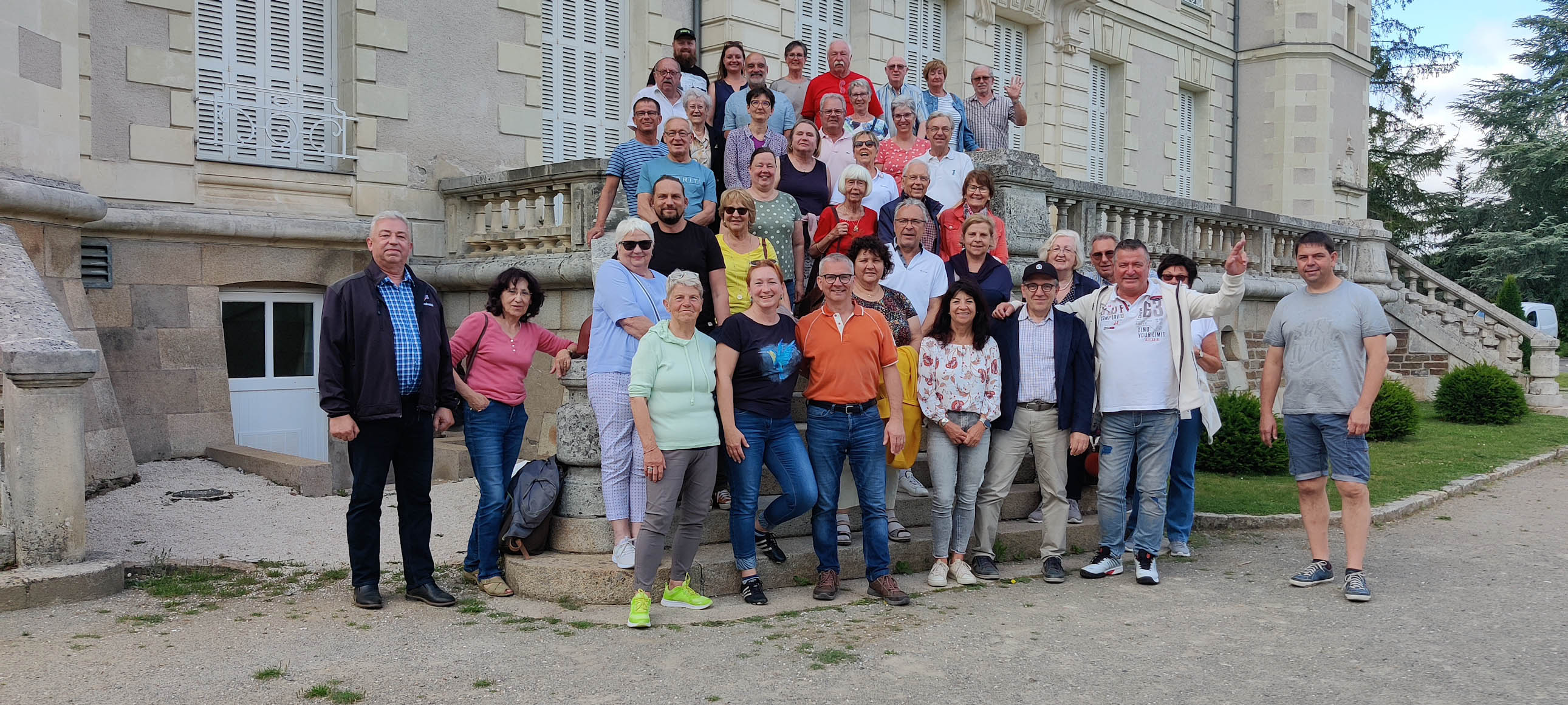 La délégation sarroise devant le Château de La Gobinière à Orvault